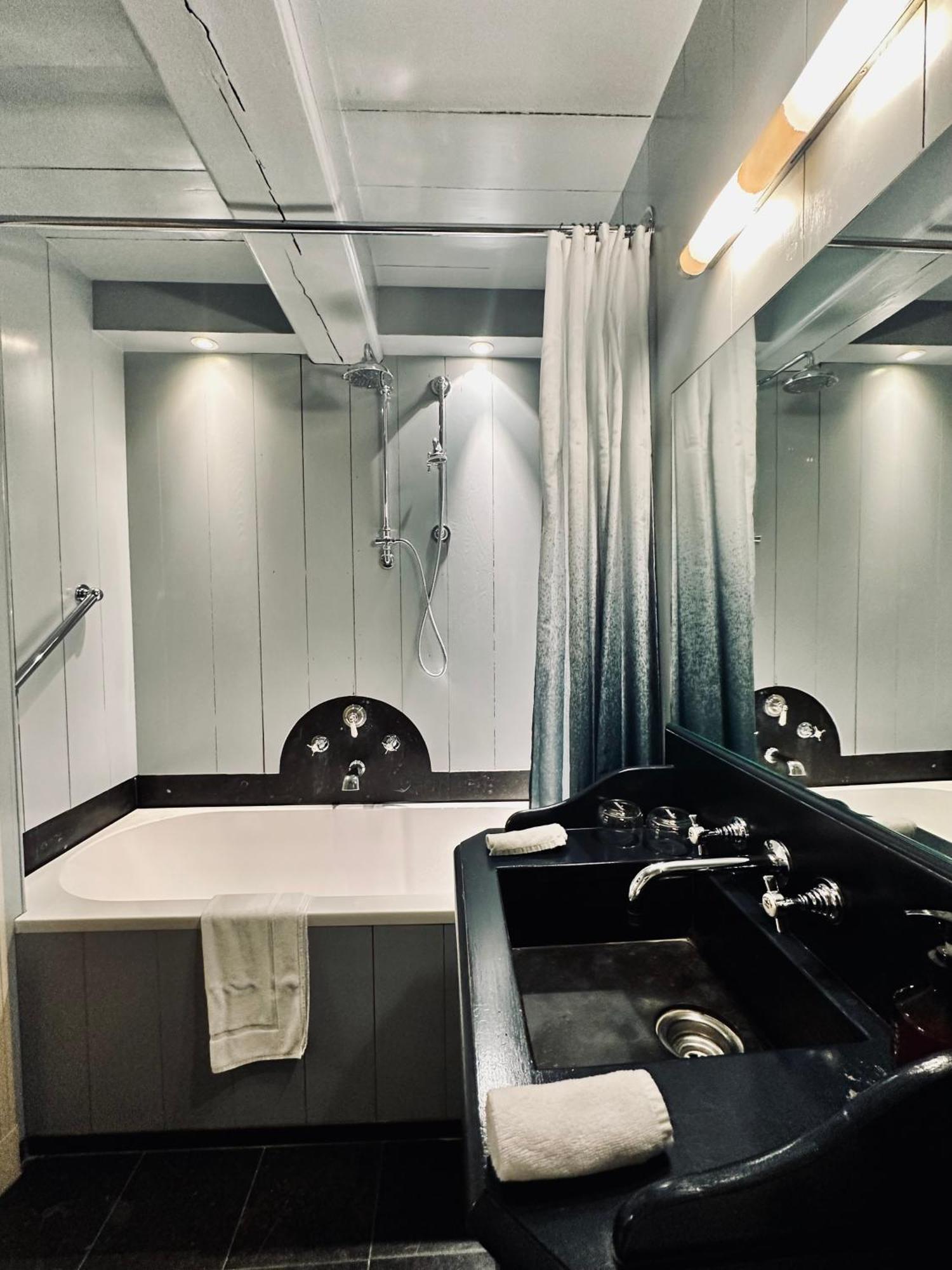 Suitehotel Posthoorn Monnickendam Bagian luar foto